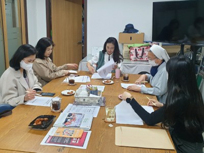 4월 여성가족분과 정기회의.jpg